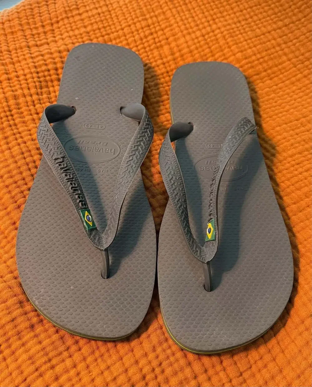 Havaianas Brasil Logo Flip-Flop Sandals in Steel Grey